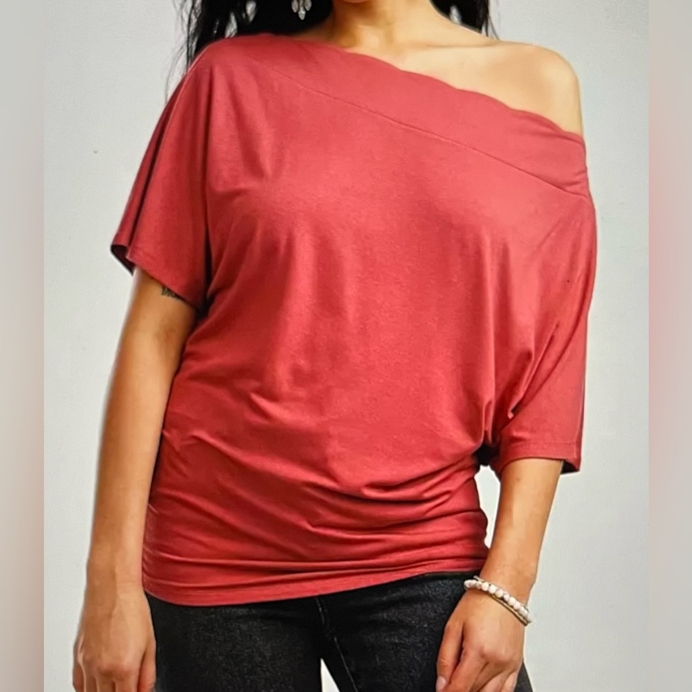 Buckle Daytrip Women’s Med Earth Red (Coral Pink) 1 Shoulder Scalloped Knit Top